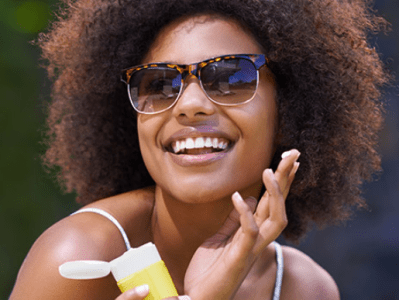 LA PEAU NOIRE A AUSSI BESOIN DE PROTECTION&nbsp;SOLAIRE